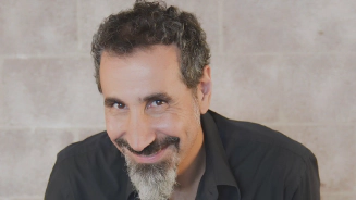 Serj Tankian: "Quando o Metal é muito pesado, fica engraçado"