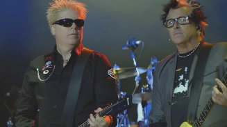 ASSISTA: The Offspring e Brian May Detonam no Starmus Festival com "Stone Cold Crazy"