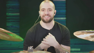 Eloy Casagrande Fala Sobre Desafio de Viver de Música no Brasil