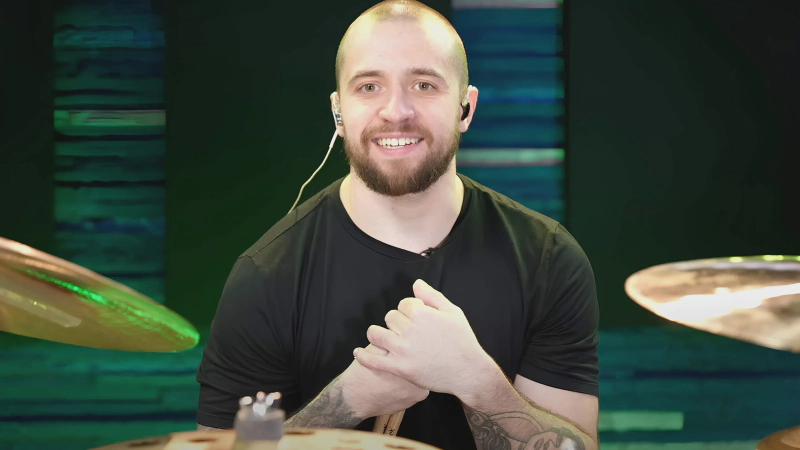 Eloy Casagrande Fala Sobre Desafio de Viver de Música no Brasil