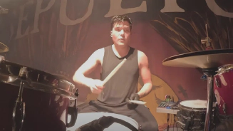 SEPULTURA: Greyson Nekrutman Tocando "Propaganda" ao Vivo