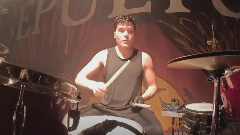 SEPULTURA: Greyson Nekrutman Tocando "Propaganda" ao Vivo