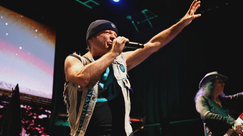 Bruce Dickinson: De Férias do Maiden ao Topo das Paradas