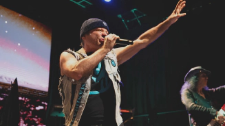 Bruce Dickinson: De Férias do Maiden ao Topo das Paradas