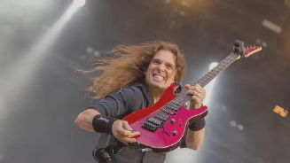 Kiko Loureiro Sobre Kurt Cobain: "Acabou com os Solos de Guitarra"