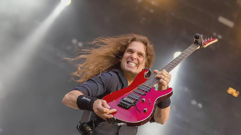 Kiko Loureiro Sobre Kurt Cobain: "Acabou com os Solos de Guitarra"