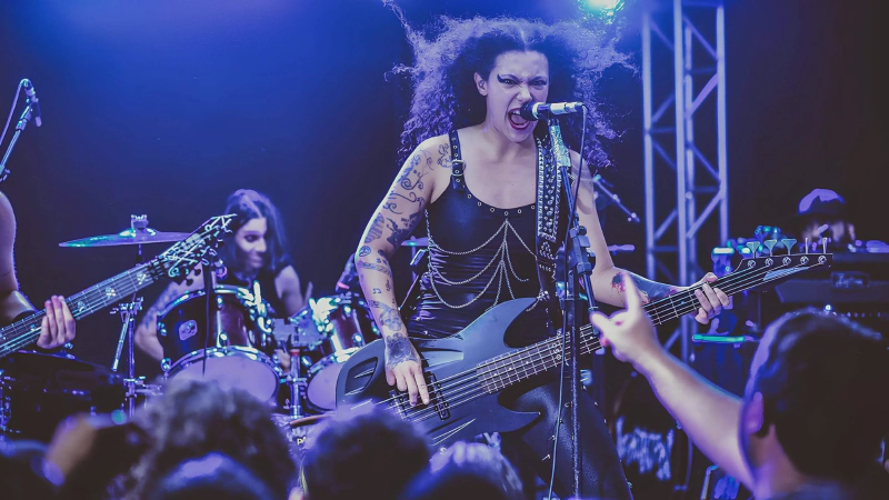 FERNANDA LIRA do Crypta: "A música pesada no Brasil respira e muito"