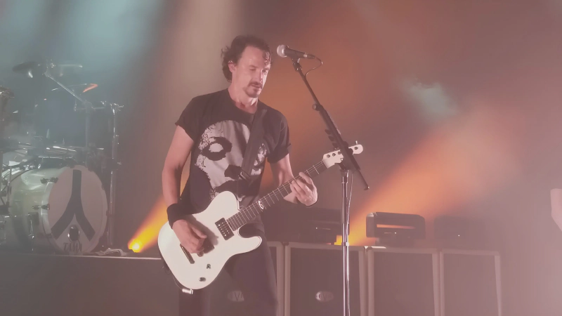 ASSISTA: Gojira Faz Cover do Sepultura e Leva Platéia a Loucura