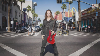 Kiko Loureiro Revela Seu Ídolo Supremo na Guitarra "Era gênio!”