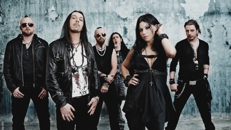Assista: Lacuna Coil Introduz Guitarrista de Surpresa em Show