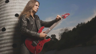 Lenda da Guitarra, Kiko Loureiro, Desembarca em Curitiba dia 9/8