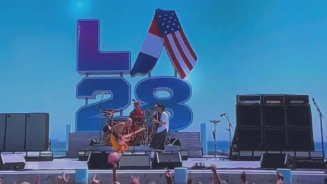 Veja a Performance do Red Hot Chili Peppers no Encerramento das Olimpíadas; Vídeo