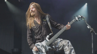 Pär Sundström, do SABATON, Apresenta "Lord Of Metal": O Novo Simulador de Festivais de Música