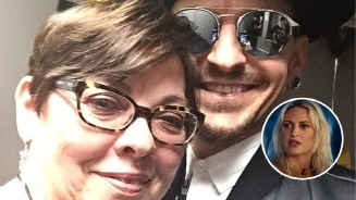 Mãe de Chester Bennington se sente traída pela volta do Linkin Park; entenda