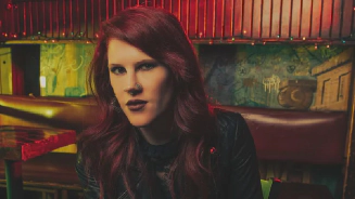 Vocalista da banda Kittie Revela Segredos de Turnês Selvagens com Slipknot: "Lutas de tasers"