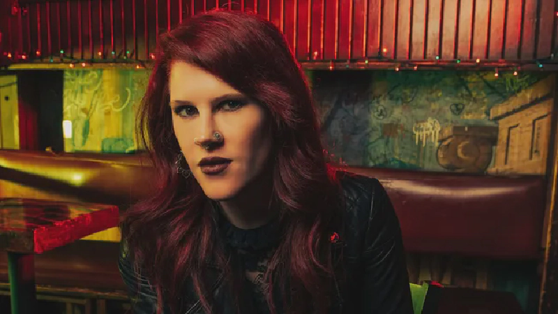 Vocalista da banda Kittie Revela Segredos de Turnês Selvagens com Slipknot: "Lutas de tasers"