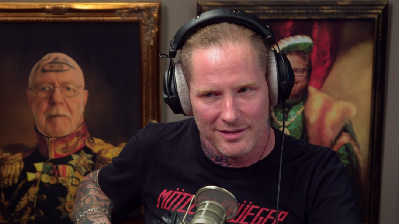 Corey Taylor Critica Dave Grohl por Traição, Mas Defende o Amigo